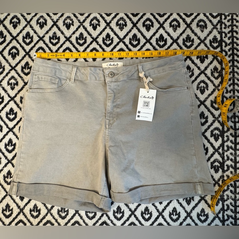 CHARLIE B Women's Light Taupe Roll-Cuff Jean Shorts